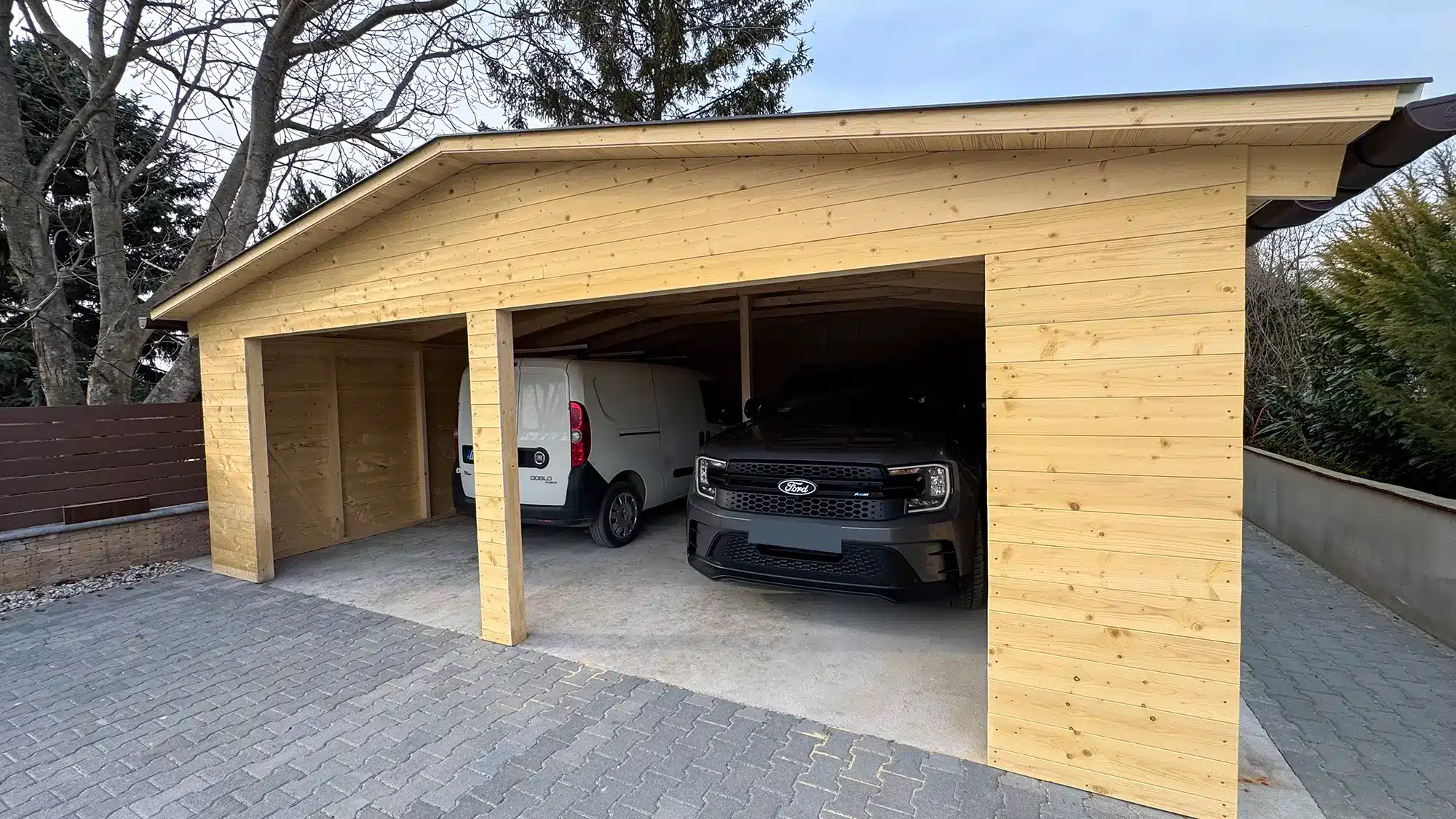 Giant könnyűszerkezetes fagarázs